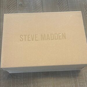 Steve Madden Tan Shoe Box